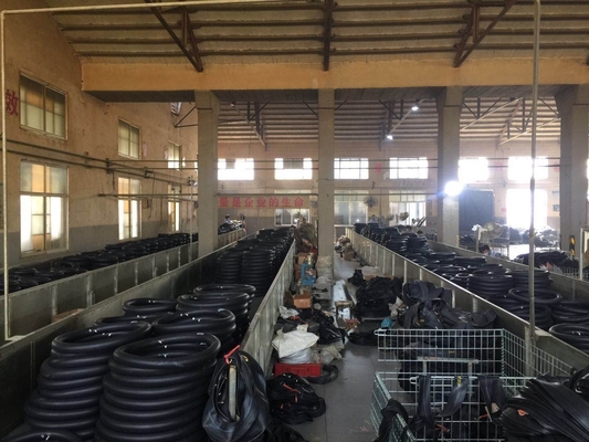 Produzir 5000 peças por dia com a Máquina de Recauchutamento de Pneus de Motocicletas 300-17