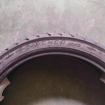 80/90-14 Pneus sem tubo para motocicletas com certificado e borracha natural de cor preta
