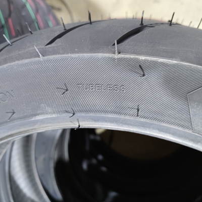 Pneus diretos sem tubo para motocicletas 140/70-17 com 35% a 55% de teor de borracha em Qingdao