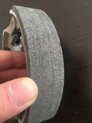 Forneça diretamente peças de reposição chinesas e outros sapatos de freio de moto com foto