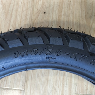 110/90-17 Pneus de motocicleta com borracha natural e aço para desempenho superior