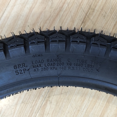Produto 3.00-18 Pneus sem tubos para motocicletas para as necessidades dos seus clientes