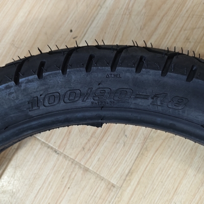 100/90-18 Pneus sem tubos para motocicletas com teor de borracha natural de 35% a 55%