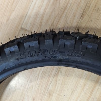 Materiais Pré-fabricados de borracha natural, aço, nylon, pneu sem tubos para motocicletas 90/90-18