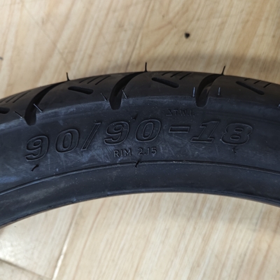90/90-18 Pneus e tubos internos de motocicletas OEM aceitável para alta durabilidade