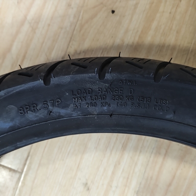 90/90-18 Pneus e tubos internos de motocicletas OEM aceitável para alta durabilidade