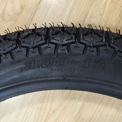 Pneus de motocicletas aceitáveis para OEM 300-17 para conteúdo de borracha de moto 35%-55%