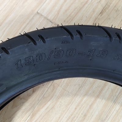 35%-55% de teor de borracha Caixa de pneus de motocicletas Pneus sem tubos 13090-18 Pneus de bicicleta
