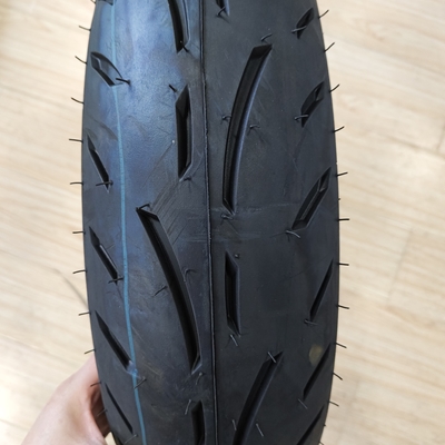 Pneus de motocicleta 130/70-17 feitos de borracha natural com OEM aceitável