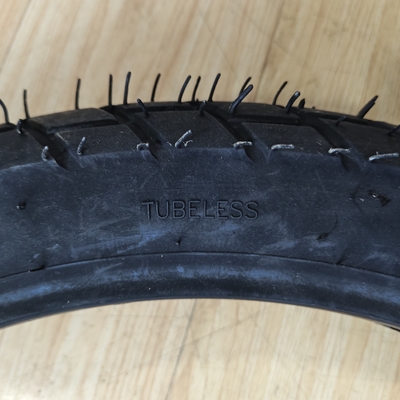 Material de nylon de aço natural de borracha 90/90-18 Pneus de motocicleta para carregamento Porto Qingdao