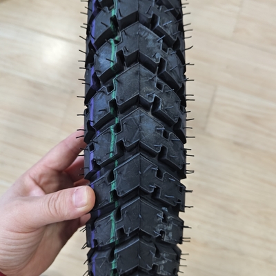 Pneus de motocicletas TT/TL Pneus de triciclos para substituição/reparação no porto de carregamento de Qingdao