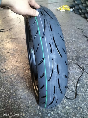 Pneus e tubos de motocicletas Alto teor de borracha 30%-45% OEM aceitável 120/70-17