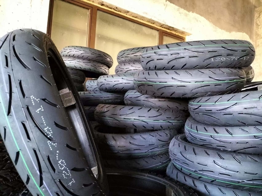 Pneus e tubos de motocicletas Alto teor de borracha 30%-45% OEM aceitável 120/70-17