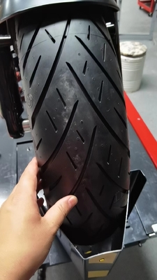 170/50-21 160/50-23 Pneus de fusão semi-quente para motocicletas 8,2 kg Tempo de entrega 25-30 dias