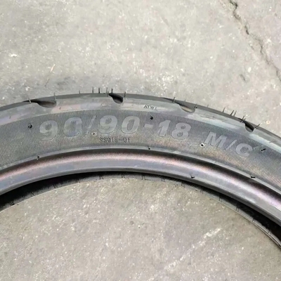 90/90-18 Pneus de motocicleta adequados a várias necessidades do cliente