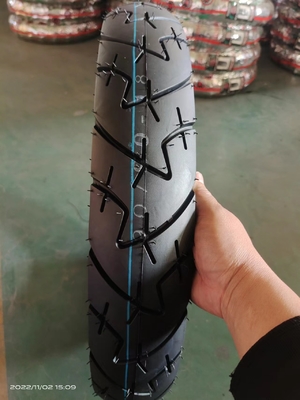 Mercado da América do Sul 90/90-18 Pneus traseiros de motocicleta com estilo diferente e peso de 3,6 kg