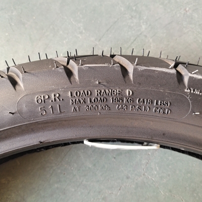 Mercado da América do Sul 90/90-18 Pneus traseiros de motocicleta com estilo diferente e peso de 3,6 kg