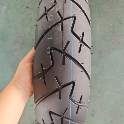 Pneus sem tubos de motocicleta duráveis de 17 polegadas para condução estável e suave