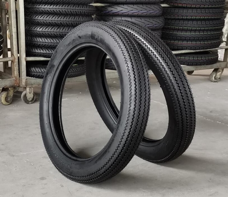 Melhore a sua viagem com pneus de motocicleta padrão de dentada de serra borracha natural e carcaça de pneus