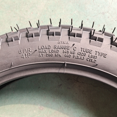 130/70-13 Tamanho do pneu de motocicleta com teor aceitável de OEM e borracha de 35% a 55%