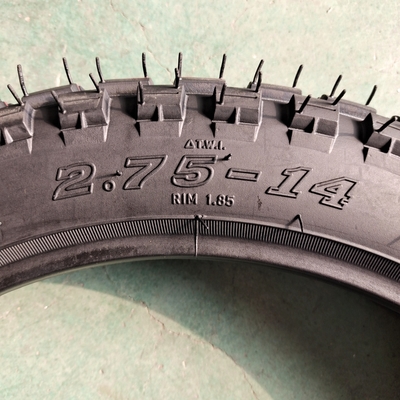 130/70-13 Tamanho do pneu de motocicleta com teor aceitável de OEM e borracha de 35% a 55%