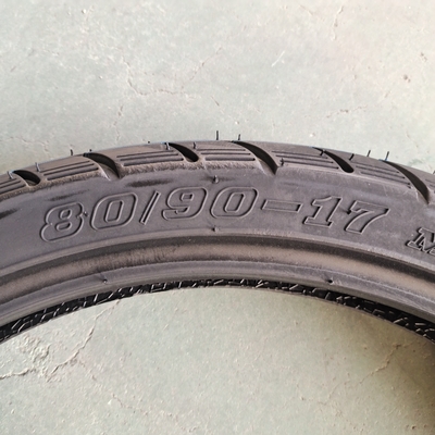 35%-55% Teor de borracha Pneus de motocicleta sem tubos 80/90-17 com e OEM aceitável