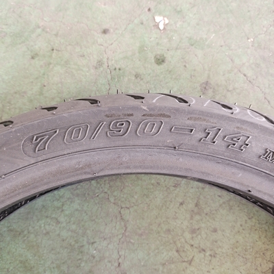 Pneus sem tubo 70/90-14 6PR Pneus de motocicleta perfeitos Requisitos Partes sobressalentes incluídas