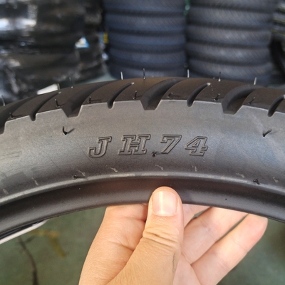 Pneus de motocicleta de borracha super 110/80-17 com porta de carga e carcaça de pneus de Qingdao