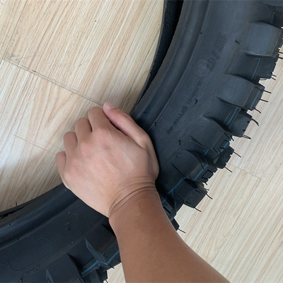 140/80-18 Pneus enduro macios com 10,5 resistência à tração e conteúdo de borracha duradoura