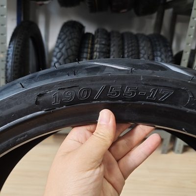 Pneus para motocicletas 180/55-17 190/55-17 para o porto de carregamento em Qingdao