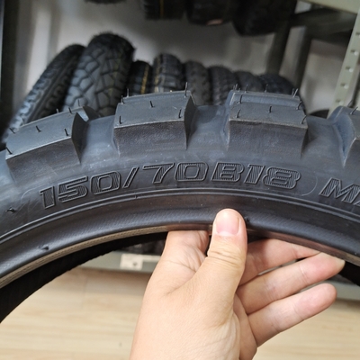Pneus de borracha natural para motocicletas 15070B18 para um desempenho ideal