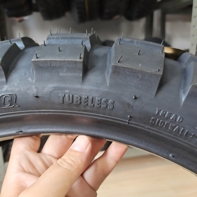 Pneus de borracha natural para motocicletas 15070B18 para um desempenho ideal