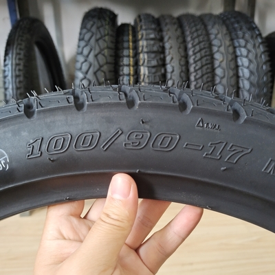 Pneus para motocicletas com 35% a 55% de teor de borracha