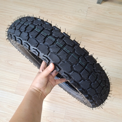 Pneus de motocicleta resistentes ao desgaste 130/90-15 com matéria-prima natural de aço de borracha de nylon