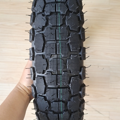 Pneus de motocicleta resistentes ao desgaste 130/90-15 com matéria-prima natural de aço de borracha de nylon