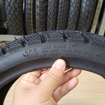Pneus sem tubos para motocicletas de aço de borracha natural de nylon 130/60-13 TL para o mercado da Venezuela