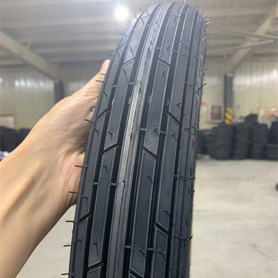 Venda de pneus de motocicletas do porto de Qingdao 2.75-17 Caixa de pneus para pneus duráveis e pneus