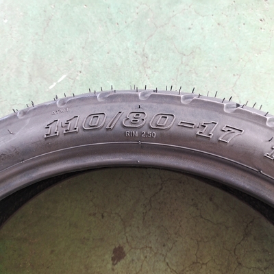 Pneus de motocicleta de borracha natural 110/80-17 com OEM aceitável no Vietnã