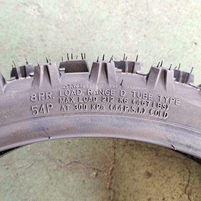 35%-55% de teor de borracha Pneus de motocicletas de nylon110/70-17 para distribuidores de Qingdao