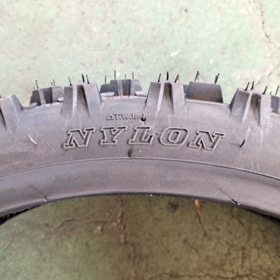 35%-55% de teor de borracha Pneus de motocicletas de nylon110/70-17 para distribuidores de Qingdao