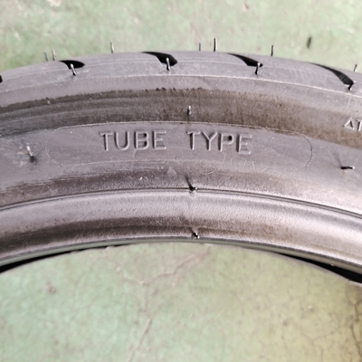 Rubro natural preto 90/90-17 Pneus de motocicleta para desempenho duradouro