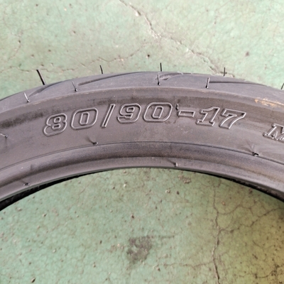 Pneus de motocicleta pretos / Llantas de Moto / Neumatico Moto com 35% a 55% de teor de borracha