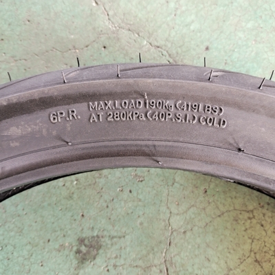 Pneus de motocicleta pretos / Llantas de Moto / Neumatico Moto com 35% a 55% de teor de borracha