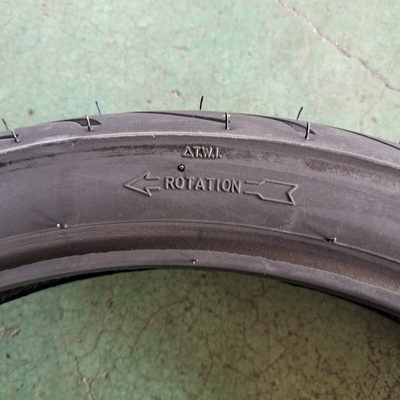 Pneus de motocicleta pretos / Llantas de Moto / Neumatico Moto com 35% a 55% de teor de borracha