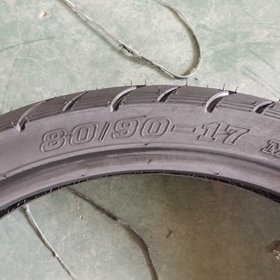 Padrão de casca de pneu de costelas Três rodas 80/90-17 Tubos de pneus de motocicleta em competitivo