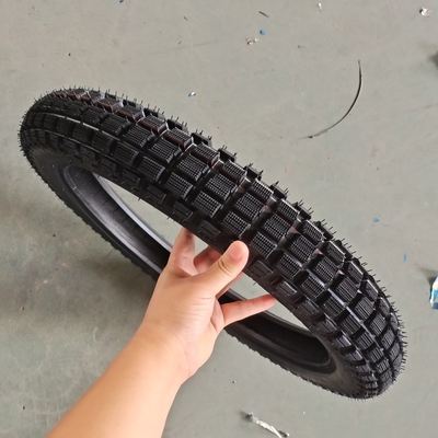 Venda direta de pneus de motocicletas com 35% a 55% de teor de borracha e cor preta