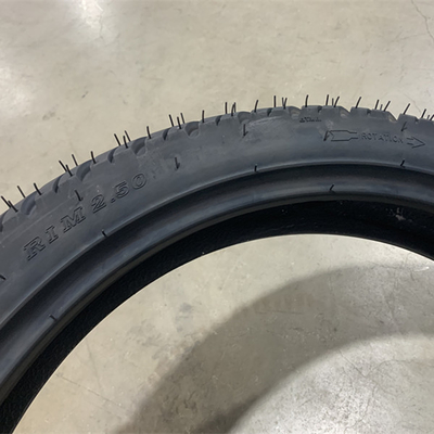 Resistência à tração 10.5 Pneus de motocicleta Scooter elétrico 110/80-18 com teor de borracha 35%-55%