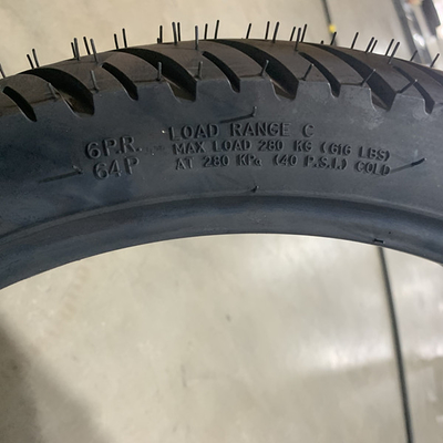 Resistência à tração 10.5 Pneus de motocicleta Scooter elétrico 110/80-18 com teor de borracha 35%-55%