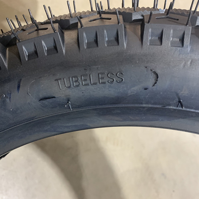 110/90-16 Pneus de motocicleta para melhor aderência e manuseio Tempo de entrega dentro de 25 dias