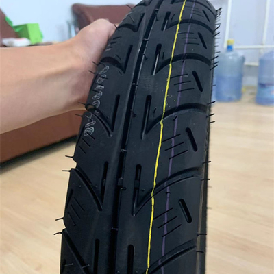 Experimente o desempenho máximo com pneus e carcaças de motocicletas de tamanho 90/90-18